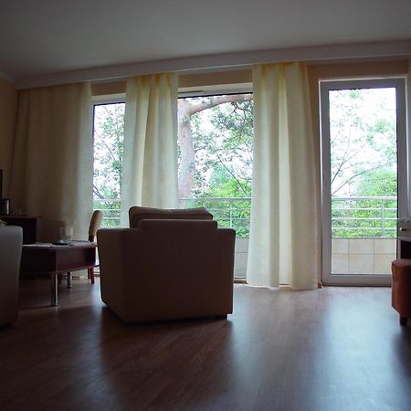 Bed and Breakfast Floryda Юрата Экстерьер фото