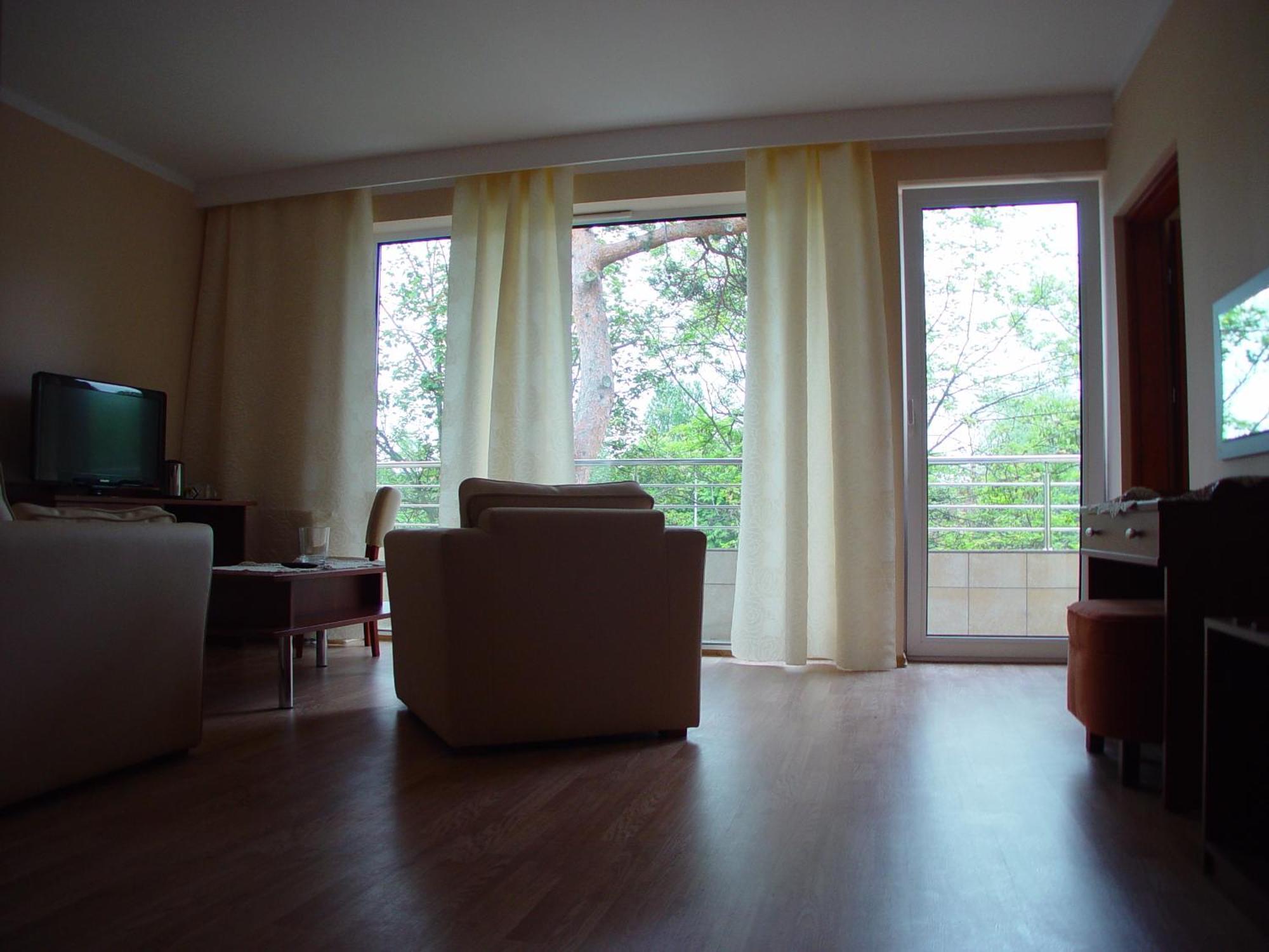 Bed and Breakfast Floryda Юрата Экстерьер фото