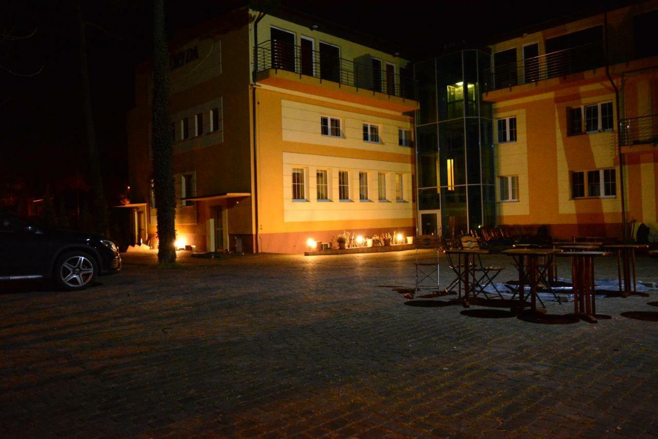 Bed and Breakfast Floryda Юрата Экстерьер фото