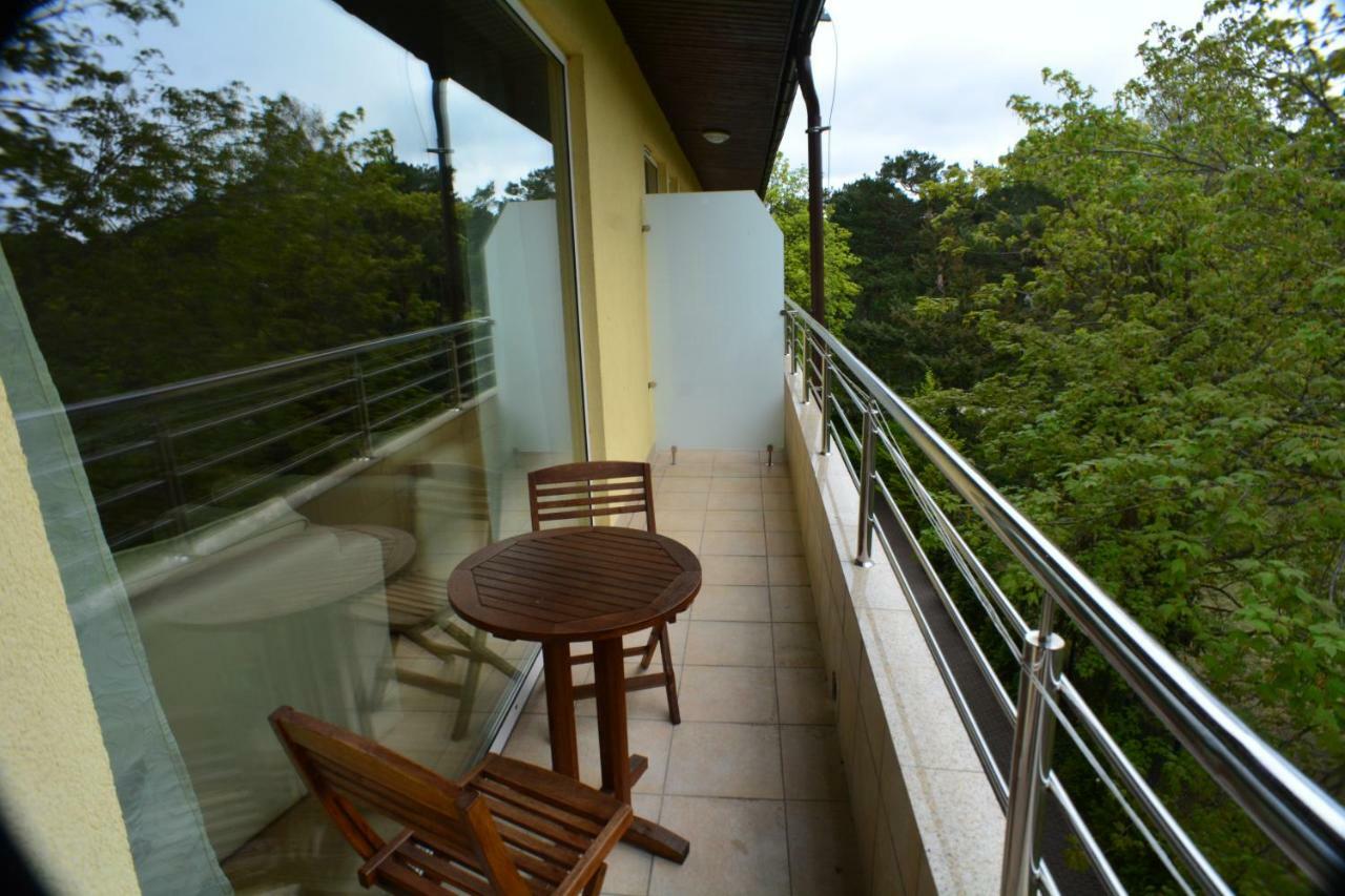 Bed and Breakfast Floryda Юрата Экстерьер фото
