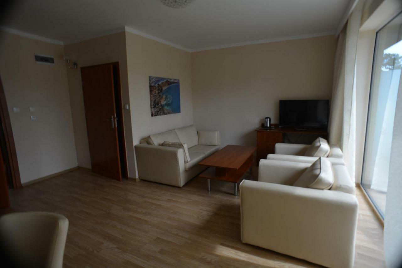 Bed and Breakfast Floryda Юрата Экстерьер фото